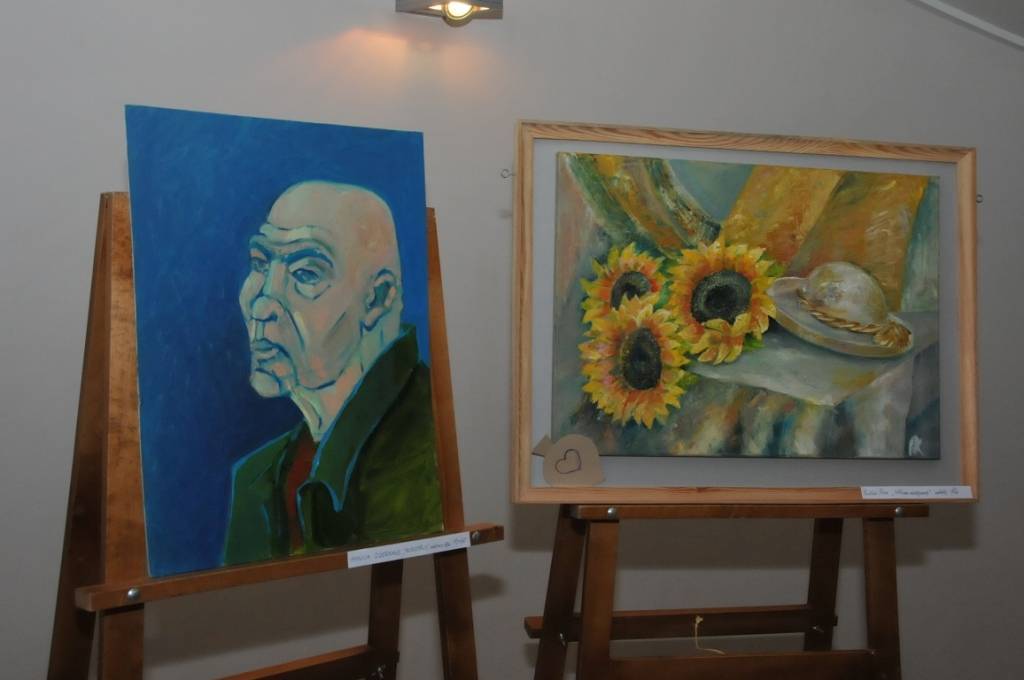 Liepājas mākslas vidusskolas vizuālās mākslas vakara studijas 13 rosīgi dalībnieki aicina izbaudīt izstādi ‘’Superdzīve’’, kas skatāma Liepājas Latviešu biedrības nama Izstāžu galerijā visu aprīļa mēnesi.

Eksponētas gan klusās dabas, gan...
Autors: ReKurZeme, portāls