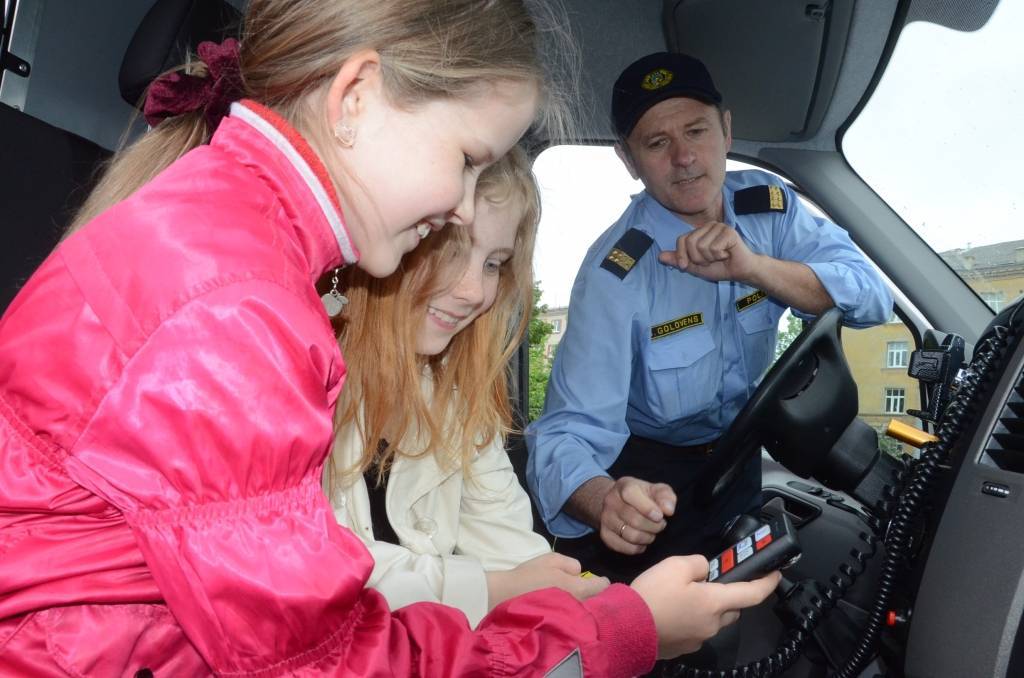 Piektdien, 31. maijā, līdz pulksten 15 Valsts policijas Kurzemes reģiona pārvaldē, Bāriņu ielā 3, Liepājā, notiek atvērto durvju diena.
Autors: Uldis Dobelis