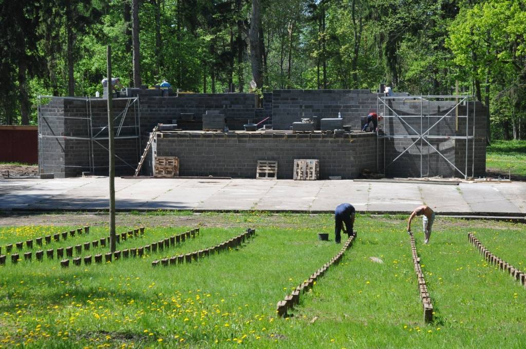 Pāvilostas Upesmuižas estrādē rosās SIA 