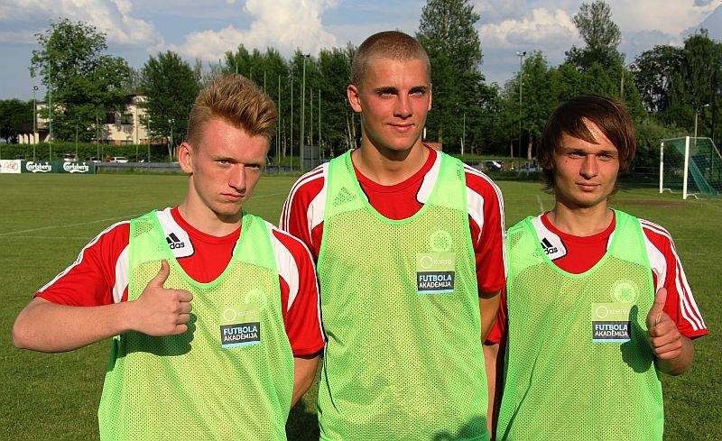 OKartes Futbola akadēmijas dalībnieki Klāvs Bāliņš, Vladislavs Gutkovskis un Andrejs Kiriļins gatavi palīdzēt Latvijas U-19 futbola izlasei
Autors: www.lff.lv