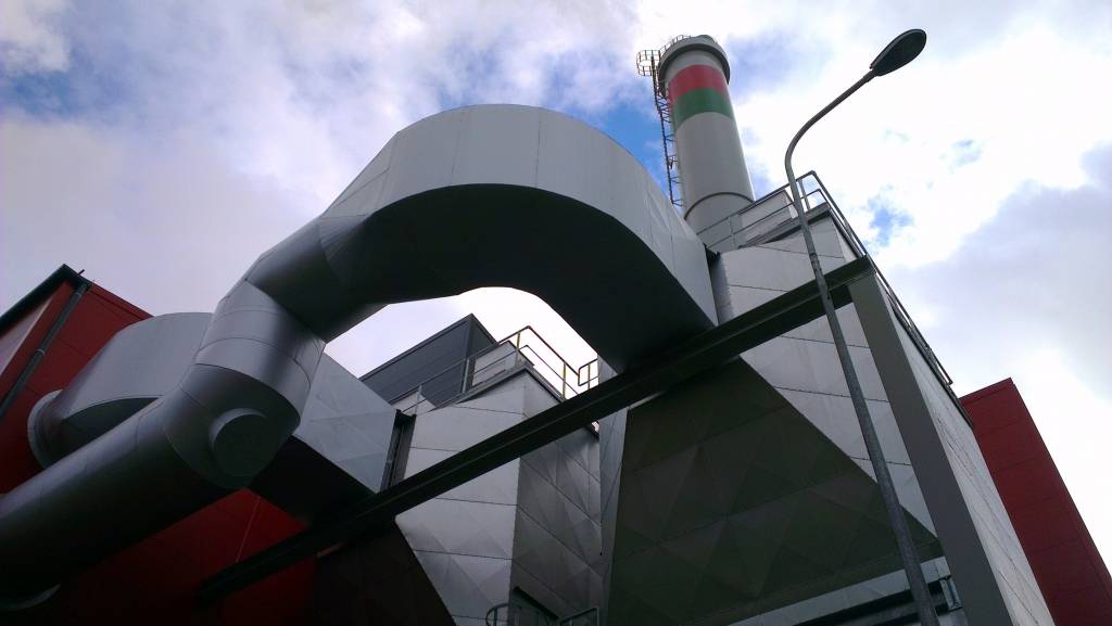 Jaunā biokurināmā katlu māja Kaiju ielā 33, Liepājā, no ārpuses.
Autors: Aigars Štāls