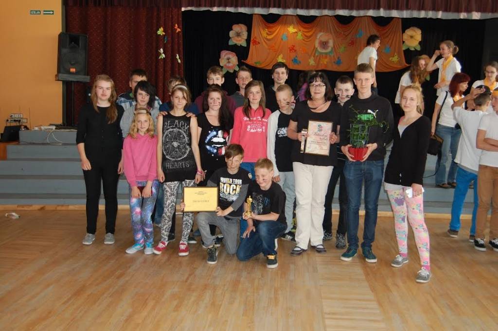 Raiņa 6. vidusskolas 7.b  klase ( klases audzinātāja Z.Simanoviča)