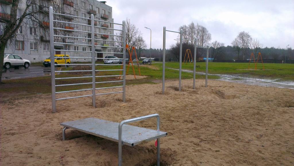 Ielu vingrošanas iekārtas uzstādītas arī pie Sila ielas daudzdzīvokļu mājām.
Autors: Aigars Štāls