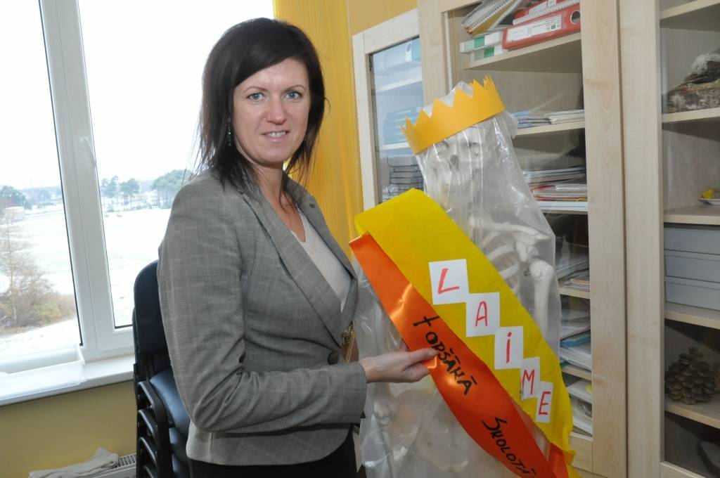 15. vidusskolas bioloģijas skolotāja Linda Bezrodina nolēmusi nestreikot, jo, rūpīgi lasot streika motivāciju un uzklausot arodbiedrību pārstāvjus, tā arī nav atradusi, kur teikts, ka streiks vērsts pret jaunā algu modeļa ieviešanu. 
Autors: Dainis Ģelzis