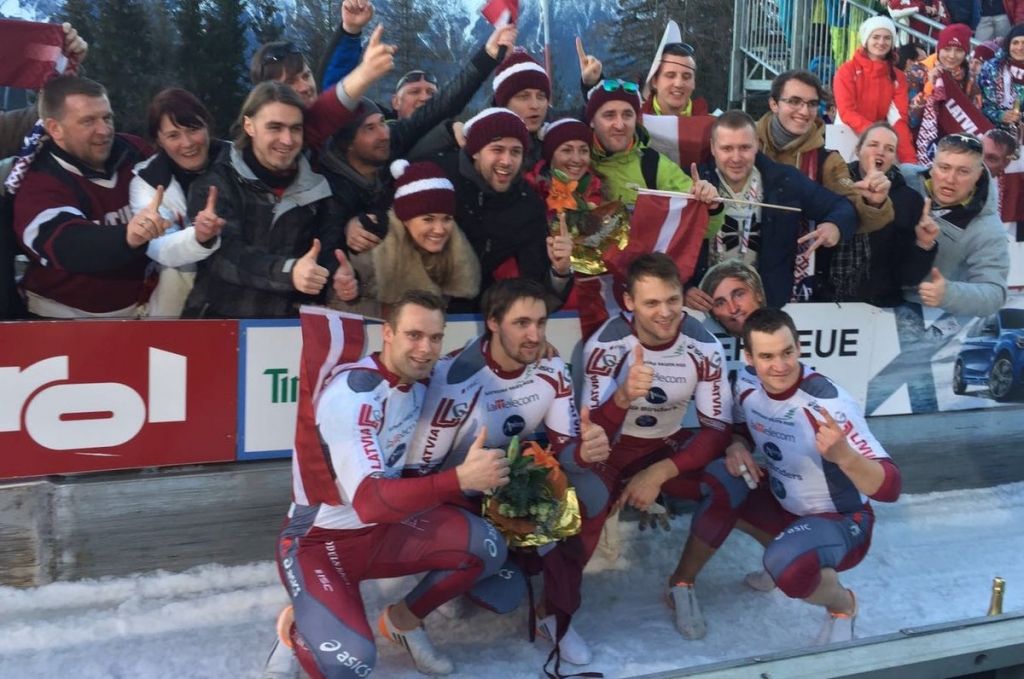 Autors: Charlie Booker