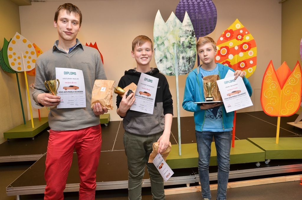 Koka auto modeļu sacensību uzvarētāji.
Autors: Ruslans Šuļga