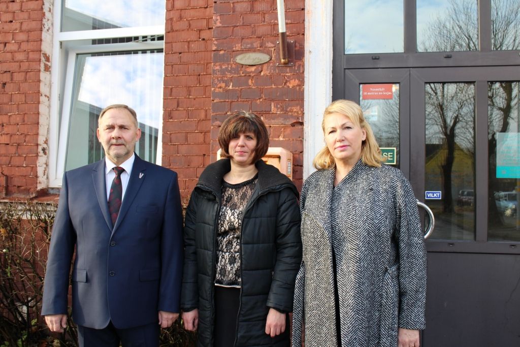 No kreisās: G.Ķeire, D.Griezīte, R.Immere.
Autors: publicitātes