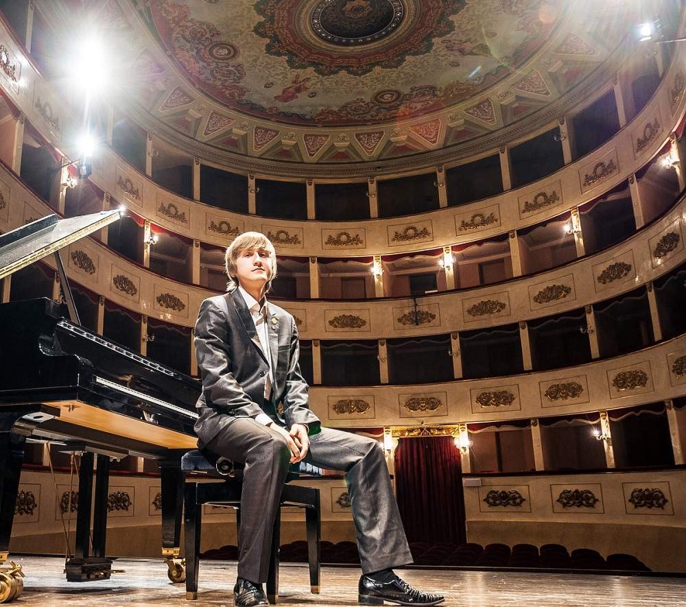 Autors: publicitātes