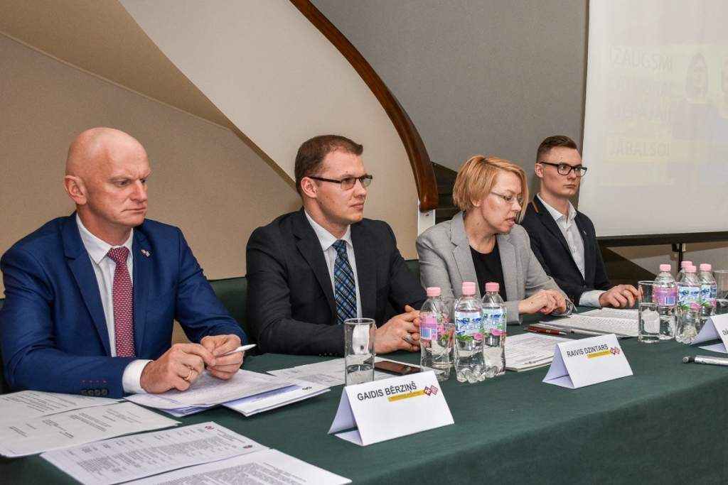 Autors: publicitātes