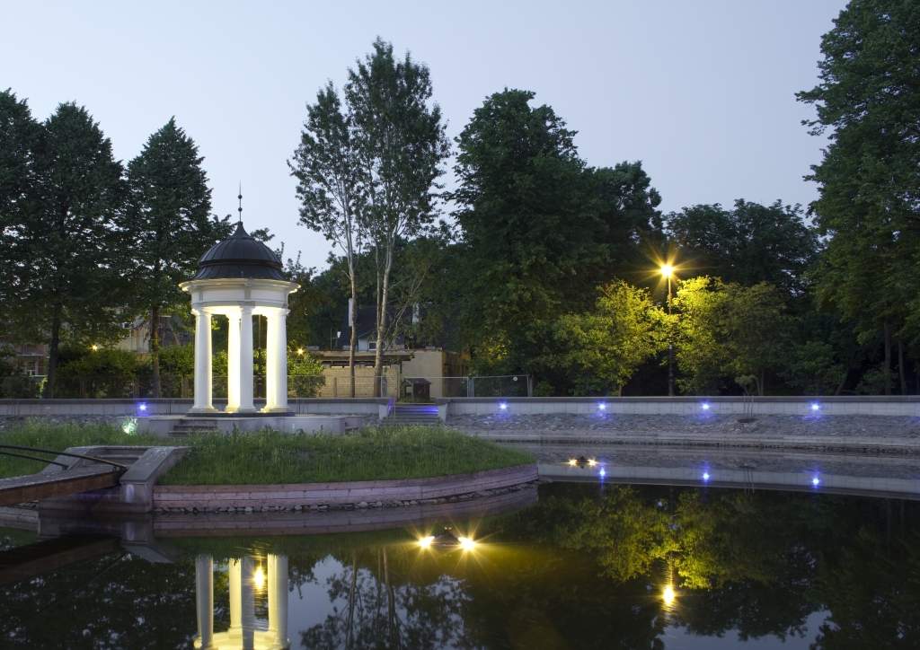 Autors: publicitātes