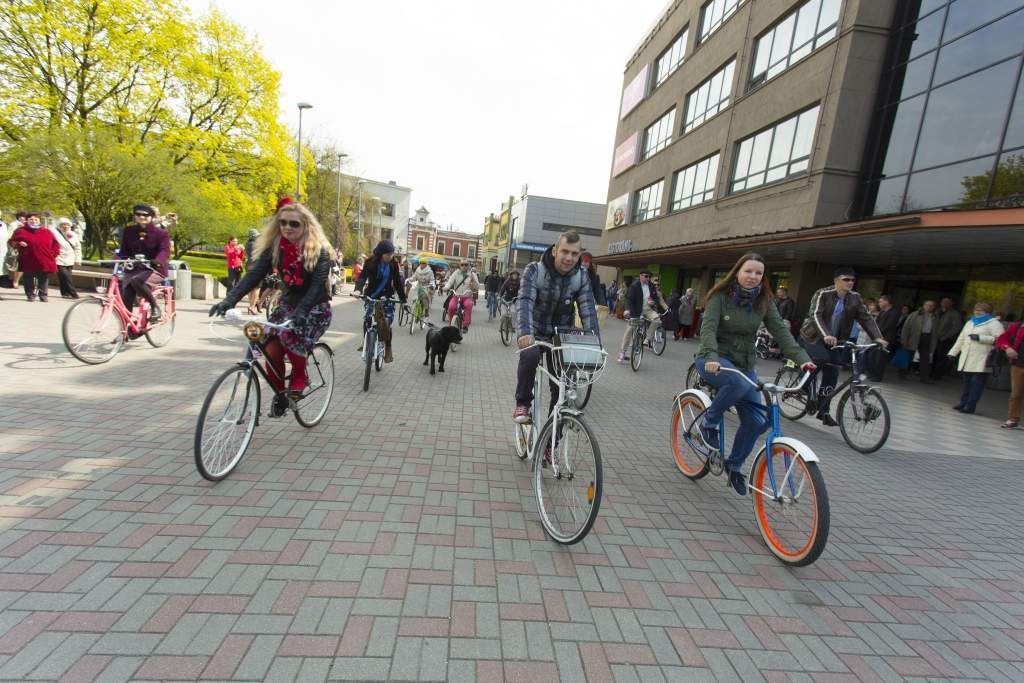 Autors: publicitātes