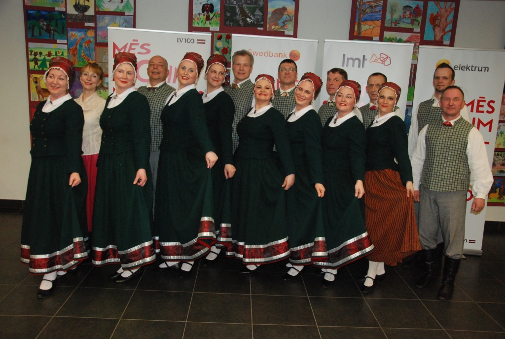 Lieģu kultūras nama vidējās paaudzes deju kolektīvs 