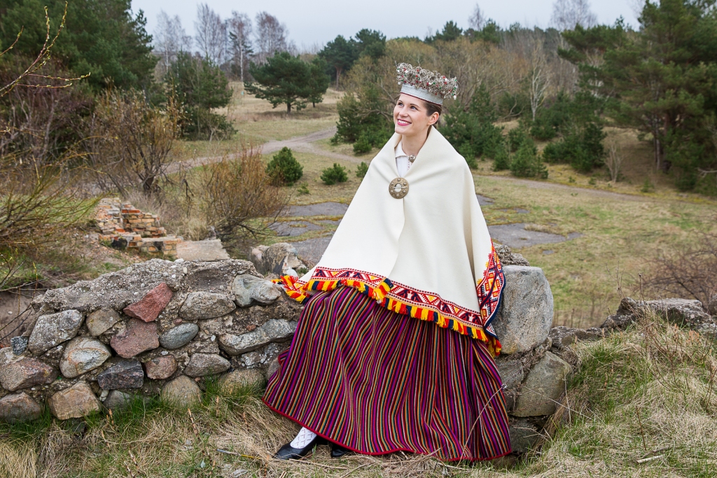 Pērkones novada līgavas tērps.