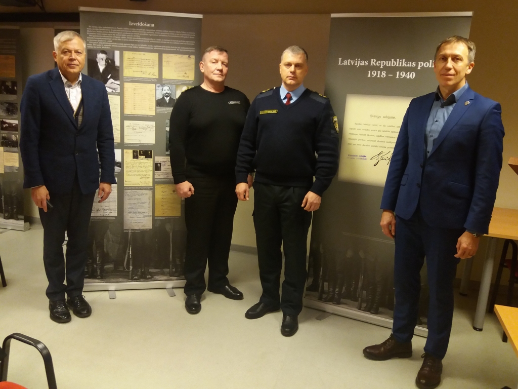 Liepājas domes priekšsēdētāja vietnieks Uldis Sesks, Liepājas pilsētas Pašvaldības policijas priekšnieks Uldis Novickis, Valsts policijas Kurzemes reģiona pārvaldes Kārtības policijas biroja priekšnieks Gints Ešenvalds, Liepājas domes priekšsēdētājs Jānis Vilnītis.
Autors: Valsts policija