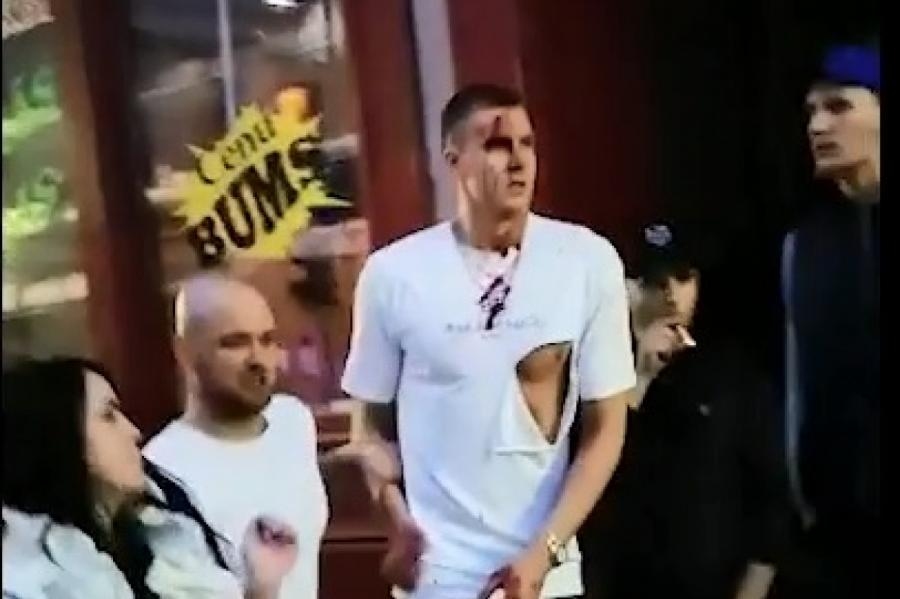 Pagājušā gada 12.maija vakarā internetā tika ievietots video, kurā redzams kā pie kāda naktslokāla Liepājā Porziņģim pārsista uzacs un saplēsts krekls.