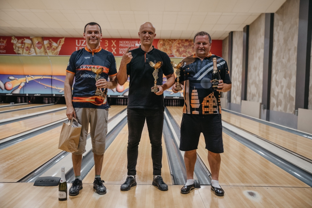 Edvīnas Špackauskas (pa vidu) izcīnot 3. uzvaru šosezon, vēl vairāk nostiprināja līdera pozīciju kopvērtējumā.

Autors: Publicitātes foto