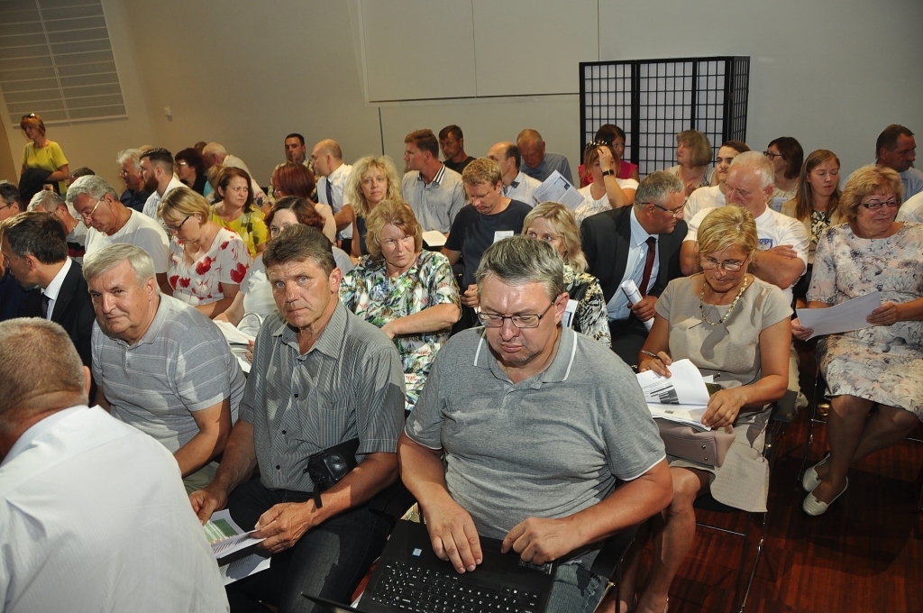 Novadu vadītāji un deputāti, pagājušā gada jūlijā tiekoties ar vides aizsardzības un reģionālās attīstības ministru, kopīgi aizstāvēja savas intereses un nostāju.
Autors: Dainis Ģelzis