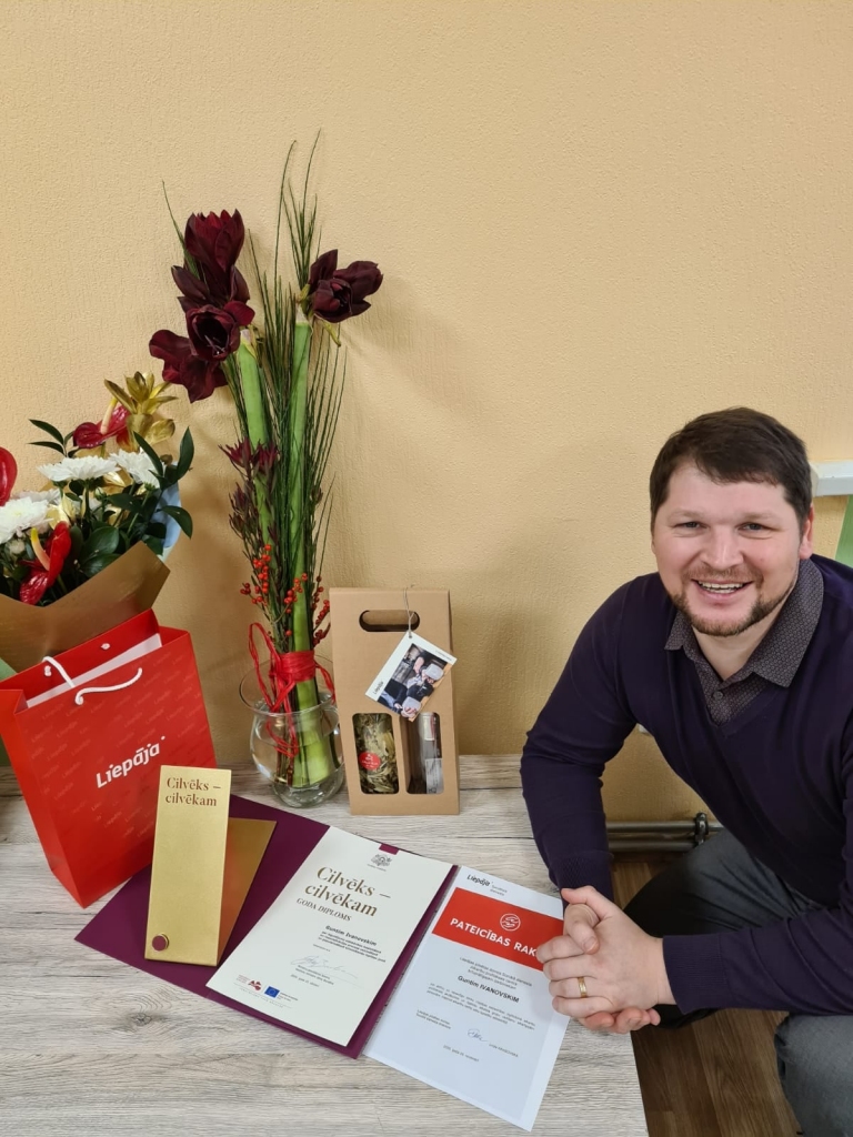 Autors: https://www.facebook.com/socialaisdienests