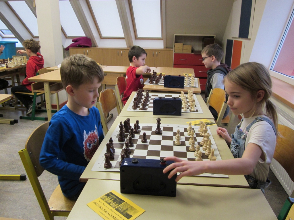 Zentas Mauriņas Grobiņas novada vidusskolas jaunie šahisti treniņu procesā. 
Autors: Rudīte Bērziņa