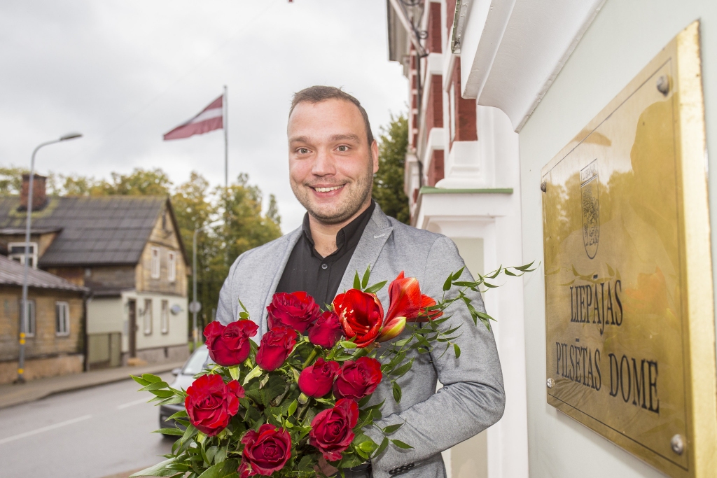 Pašlaik gan Saeima, gan Ministru kabinets dara visu, lai ar neizpildāmu kritēriju par 4000 studējošo likvidētu Liepājas Universitāti (LiepU) un Daugavpils Universitāti (DU), šādu viedokli aģentūrai LETA pauda LiepU profesors Pāvels Jurs.
Autors: Aigars Prūsis