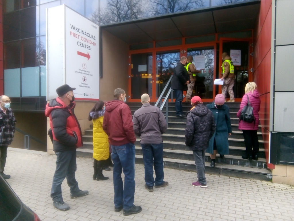 7. aprīlī pie Liepājas Vakcinācijas centra. 
Autors: Uldis Dobelis