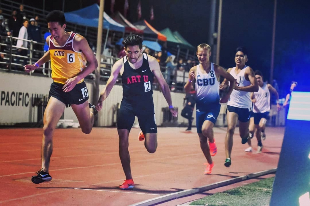 Artūrs Niklāvs Medveds (Nr.8) finišē savā skrējienā. 
Autors: No Artūra Niklāva Medveda arhīva