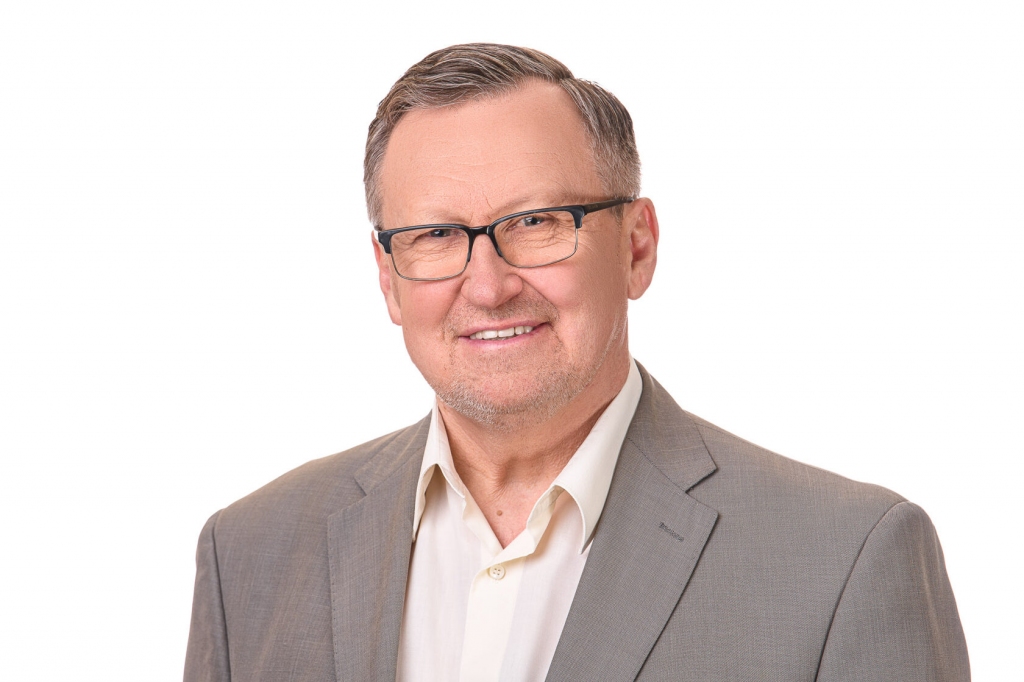 Jaunveidojamajā Dienvidkurzemes novadā ar deviņām balsīm uzvarējusī Zaļo un zemnieku savienība (ZZS) jau svētdien pārrunājusi sadarbību ar pieciem jaunievēlētajiem nacionālās apvienības 