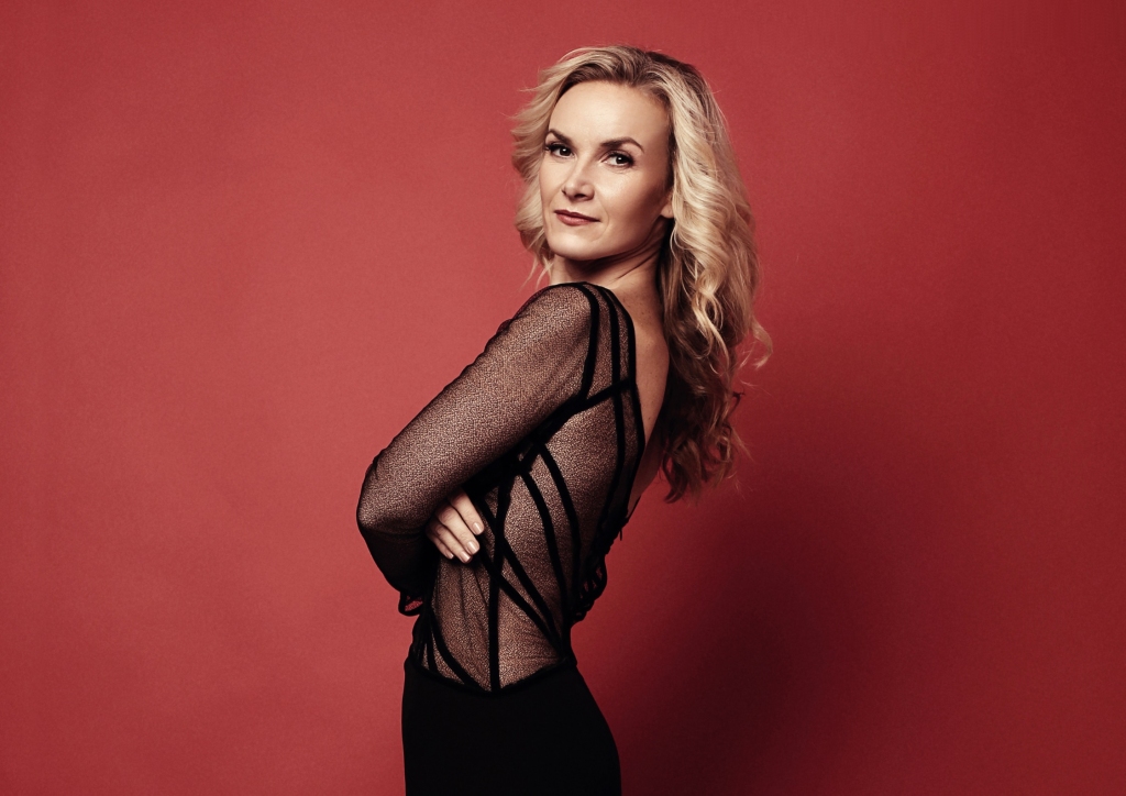 Sestdien, 3. jūlijā plkst. 20 beidzot klātienē ar saviem klausītājiem varēs tikties arī Liepājas Simfoniskais orķestris, šoreiz diriģenta Atvara Lakstīgalas vadībā. Koncerta īpašie viesi būs Latvijā pazīstamais lietuviešu soprāns Vida Miknevičute un izcilais pianists Reinis Zariņš. 

Autors: Publicitātes foto