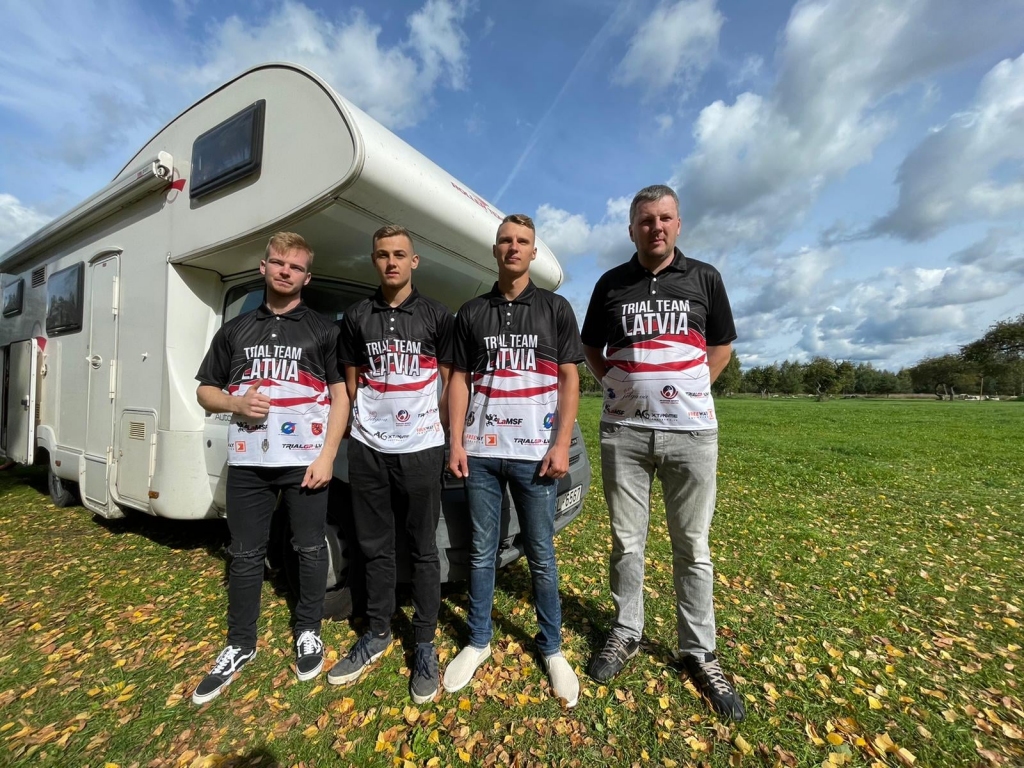 Grobiņnieks Niks Alksnis (trešais no kreisās) jau sesto reizi pārstāvēs Latvijas izlasi Nāciju kausa izcīņā. 
Autors: facebook.com/TrialaKomisijaLaMSF