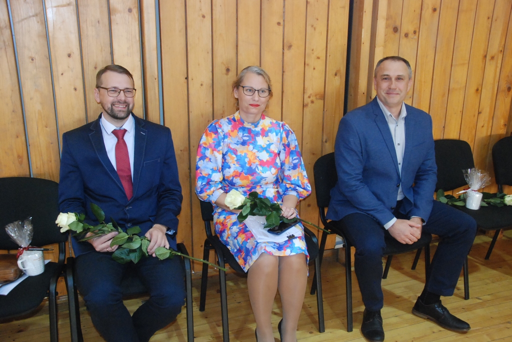 Dienvidkurzemes novada Būvvaldi vadīs Kaspars Dzenis (pa kreisi), Sociālo dienestu vadīs Elīna Pirtniece-Niķele, bet Sporta pārvaldi vadīs Andis Ādiņš. 
Autors: Uldis Dobelis