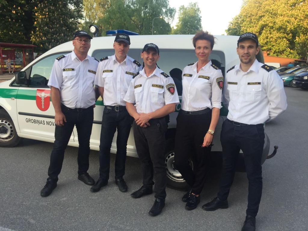 Par Dienvidkurzemes novada Pašvaldības policijas priekšnieci deputāti apstiprināja Ievu Ilsteri (otrā no labās).